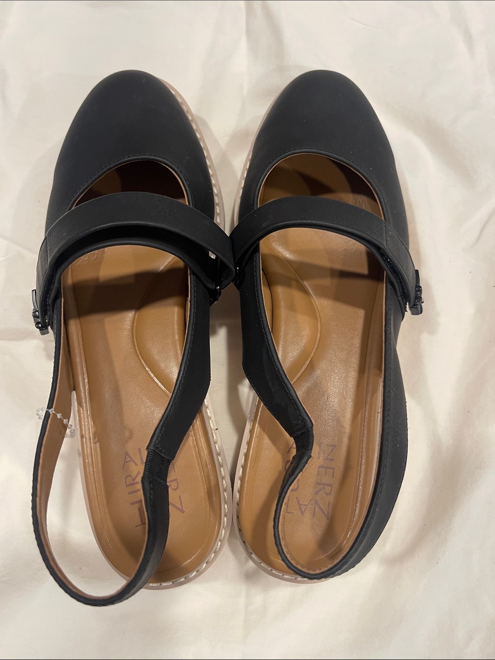 Naturalizer Slingback MJ Flats in Black - Women Size 7 Like New Smoke free home